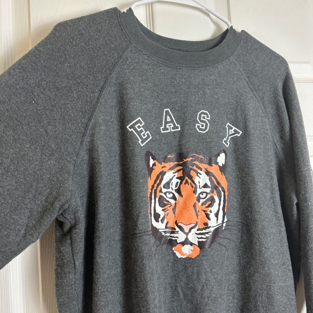 ! Wildfox Gray Easy Tiger Long Sleeve Graphic Sweatshirt Women Size XS - Picture 2 of 5